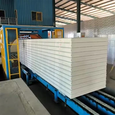 Panel de sándwich para almacenamiento en frío